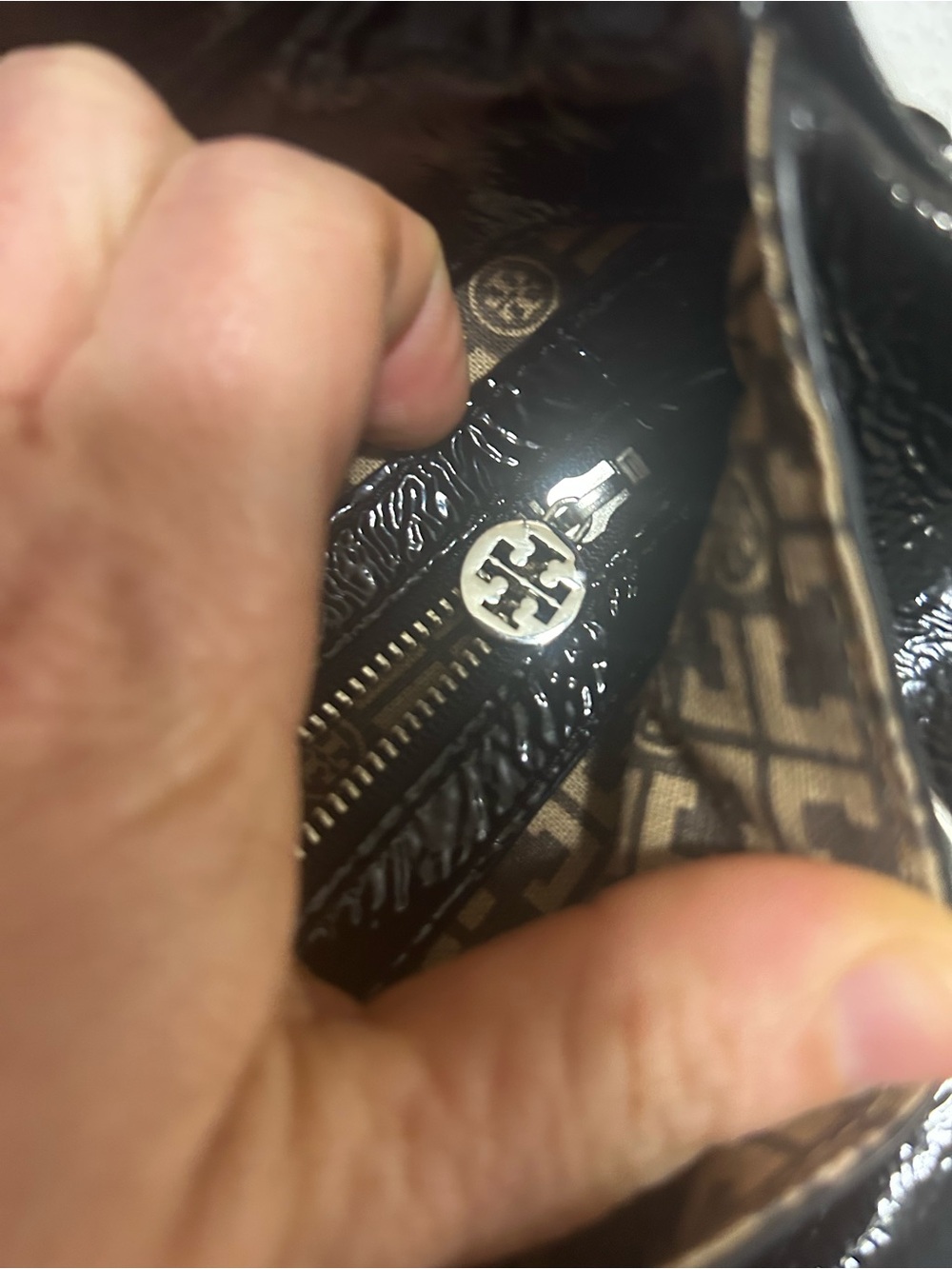 Tory Burch Black Patent Leather Logo Wristlet Clutch - Picture 9 of 14